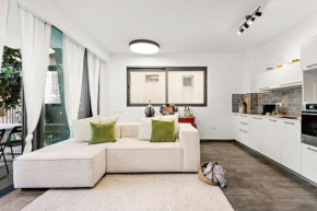 Enchanting apartment steps from Beach Bomb Shelter